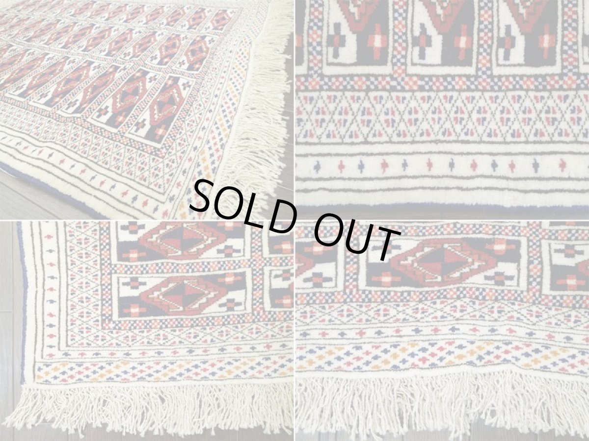 画像9: 新品 トルクメン ペルシャ 絨毯 1.2m アクセント サイズ 121 x 88 cm 32 トライバル ラグ 天然 ウール 敷物 マット カーペット 生成り 白 紺 赤 オレンジ 黄 青 (9)