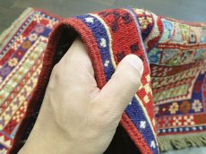 画像8: ペルシャ キリム グーチャン 1m 玄関 マット サイズ 102 x 53 cm S146 スマック 手織り トライバル ラグ 天然 ウール マット 絨毯 カーペット カラフル ボーダー (8)
