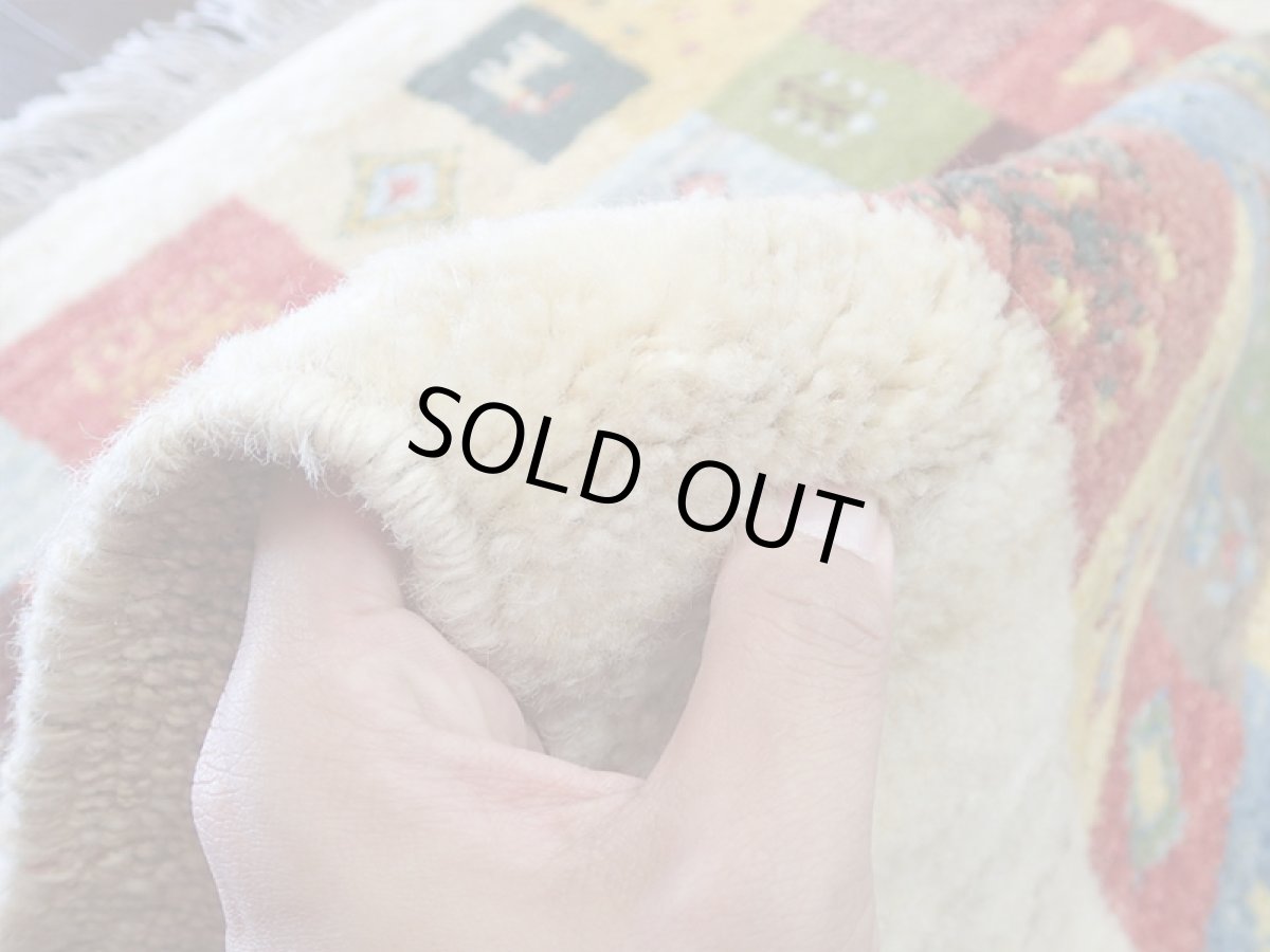 画像8: ペルシャ ギャッベ 1.2m アクセント サイズ ラグ 125 x 87 cm f157 ハンドメイド ギャベ 手織り トライバルラグ 天然 ウール 絨毯 カーペット マット カラフル マルチカラー 動物 女の子 木 柄 (8)