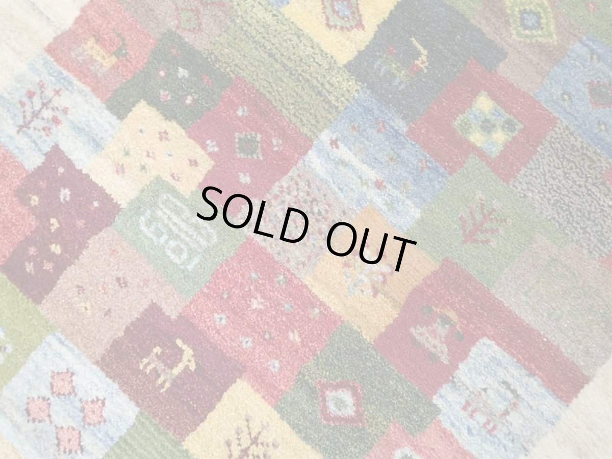 画像5: ペルシャ ギャッベ 1.2m アクセント サイズ ラグ 125 x 87 cm f157 ハンドメイド ギャベ 手織り トライバルラグ 天然 ウール 絨毯 カーペット マット カラフル マルチカラー 動物 女の子 木 柄 (5)