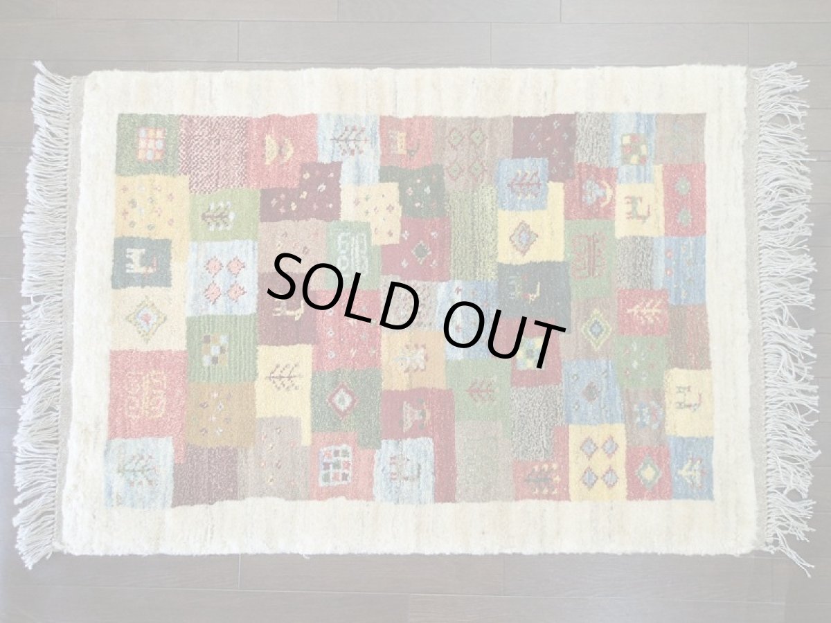 画像3: ペルシャ ギャッベ 1.2m アクセント サイズ ラグ 125 x 87 cm f157 ハンドメイド ギャベ 手織り トライバルラグ 天然 ウール 絨毯 カーペット マット カラフル マルチカラー 動物 女の子 木 柄 (3)