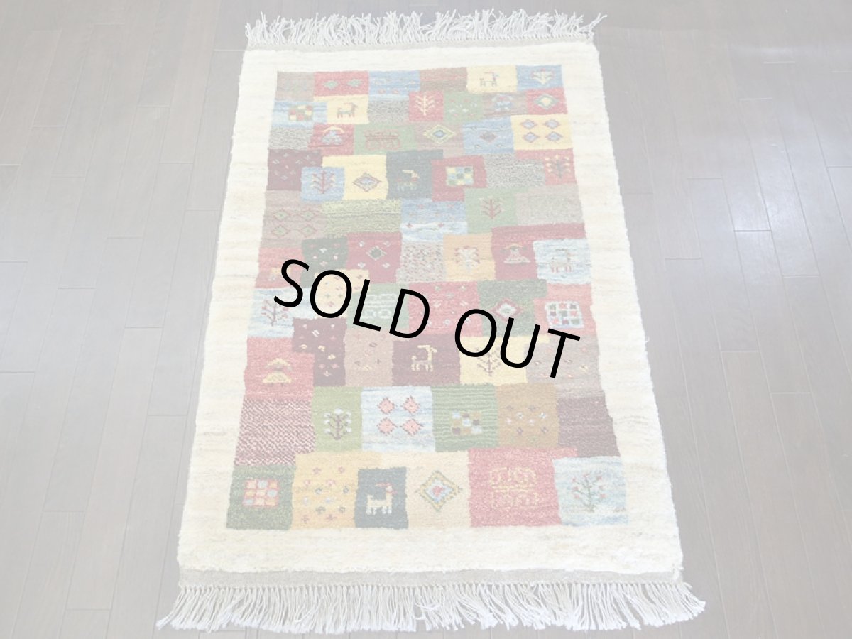 画像2: ペルシャ ギャッベ 1.2m アクセント サイズ ラグ 125 x 87 cm f157 ハンドメイド ギャベ 手織り トライバルラグ 天然 ウール 絨毯 カーペット マット カラフル マルチカラー 動物 女の子 木 柄 (2)