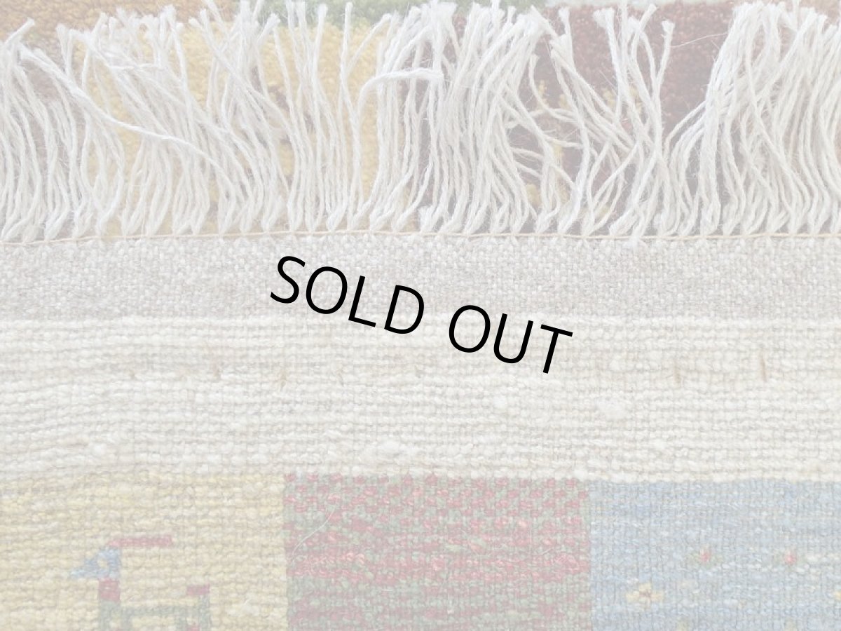 画像9: ペルシャ ギャッベ 1.2m アクセント サイズ ラグ 125 x 87 cm f157 ハンドメイド ギャベ 手織り トライバルラグ 天然 ウール 絨毯 カーペット マット カラフル マルチカラー 動物 女の子 木 柄 (9)