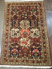 画像5: オールド ペルシャ 絨毯 バクティアリ 2.3m センター ソファ サイズ 225 x 143 cm 16C 手織り トライバル ラグ 天然 ウール 敷物 マット カーペット クリーム 茶 エンジ 紺 カラフル ブロック 花柄 庭園 ヴィンテージ OLD (5)