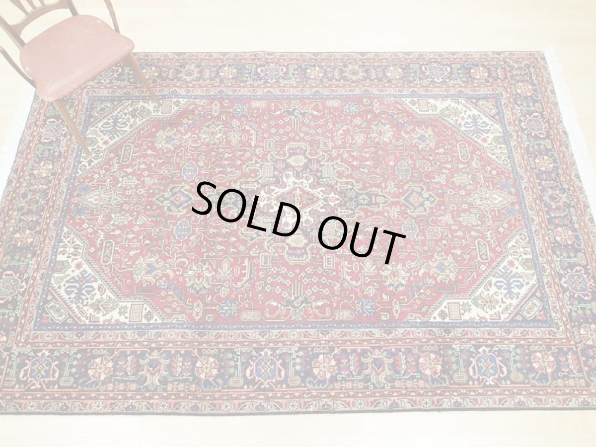 画像4: オールド ペルシャ 絨毯 タブリーズ 3m リビング ダイニング 大判 サイズ 295 x 198 cm p112 手織り トライバル ラグ 天然 ウール 敷物 マット カーペット 紺 赤 メダリオン 草木 花 柄 ヴィンテージ OLD (4)