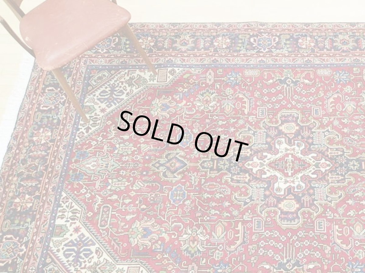 画像2: オールド ペルシャ 絨毯 タブリーズ 3m リビング ダイニング 大判 サイズ 295 x 198 cm p112 手織り トライバル ラグ 天然 ウール 敷物 マット カーペット 紺 赤 メダリオン 草木 花 柄 ヴィンテージ OLD (2)