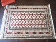 画像3: 新品 ペルシャ 絨毯 トルクメン 2m センター テーブル ソファ サイズ 192 x 146 cm 525 天然 ウール シルク 手織り トライバル ラグ敷物 マット カーペット 生成り クリーム 赤 茶 幾何学模様 民族柄 (3)