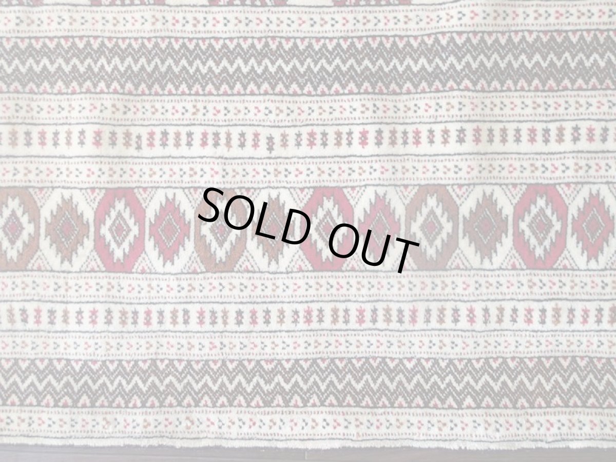 画像11: 新品 ペルシャ 絨毯 トルクメン 2m センター テーブル ソファ サイズ 192 x 146 cm 525 天然 ウール シルク 手織り トライバル ラグ敷物 マット カーペット 生成り クリーム 赤 茶 幾何学模様 民族柄 (11)