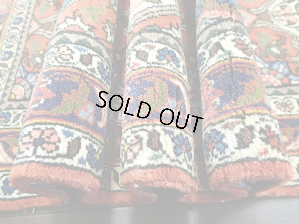 画像9: 美品 ペルシャ 絨毯 バクティアリ 2.2m リビング ダイニング サイズ 218 x 128 cm 20C 手織り トライバル ラグ 天然 ウール 敷物 マット カーペット クリーム 茶 オレンジ 紺 カラフル ブロック 花柄 庭園 ヴィンテージ OLD a-20C-218128a055 (9)