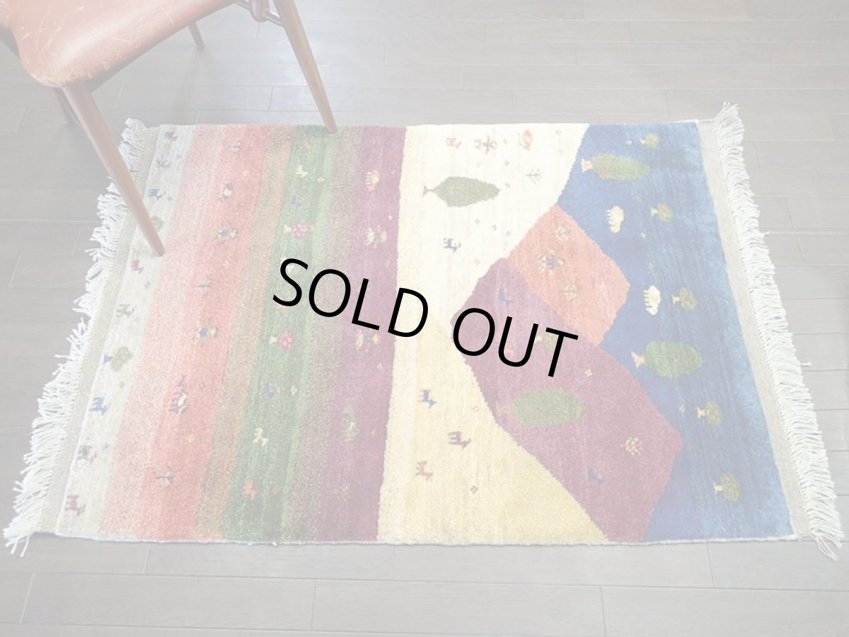 画像4: 新品 ペルシャ ギャッベ 1.3m アクセント サイズ 127 x 90 cm n212 ハンドメイド ギャベ 手織り トライバル ラグ 天然 ウール 敷物 マット カーペット クリーム 紫 青 赤 緑 カラフル マルチカラー 女の子 動物 風景 (4)