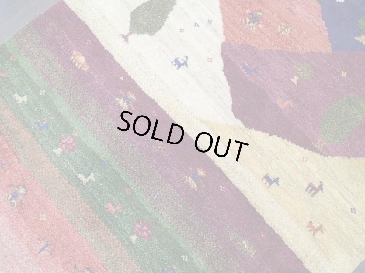 画像7: 新品 ペルシャ ギャッベ 1.3m アクセント サイズ 127 x 90 cm n212 ハンドメイド ギャベ 手織り トライバル ラグ 天然 ウール 敷物 マット カーペット クリーム 紫 青 赤 緑 カラフル マルチカラー 女の子 動物 風景 (7)