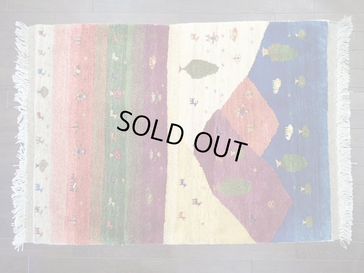 画像3: 新品 ペルシャ ギャッベ 1.3m アクセント サイズ 127 x 90 cm n212 ハンドメイド ギャベ 手織り トライバル ラグ 天然 ウール 敷物 マット カーペット クリーム 紫 青 赤 緑 カラフル マルチカラー 女の子 動物 風景 (3)