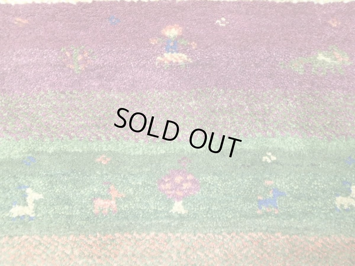 画像9: 新品 ペルシャ ギャッベ 1.3m アクセント サイズ 127 x 90 cm n212 ハンドメイド ギャベ 手織り トライバル ラグ 天然 ウール 敷物 マット カーペット クリーム 紫 青 赤 緑 カラフル マルチカラー 女の子 動物 風景 (9)