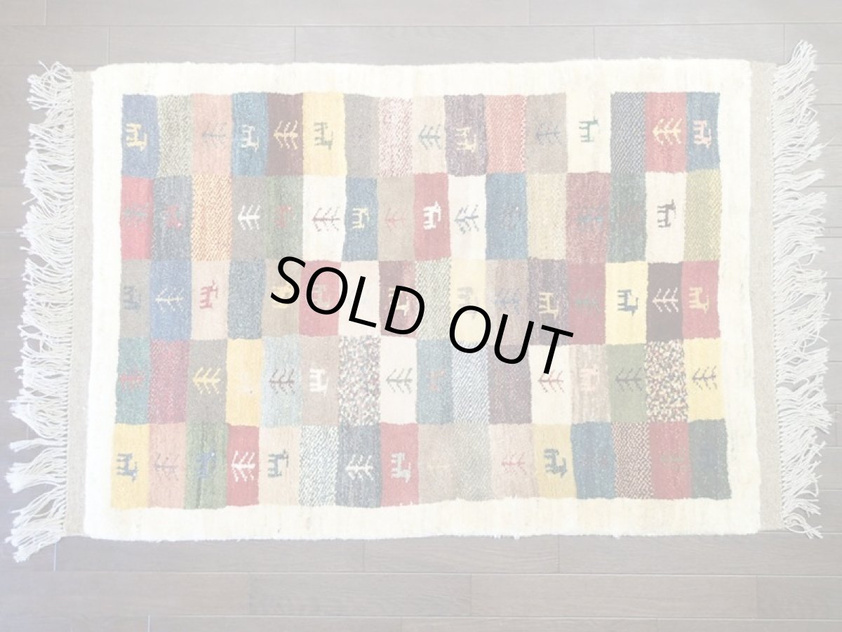 画像3: 新品 ペルシャ ギャッベ 1.3m アクセント サイズ 130 x 88 cm f1 ハンドメイド ギャベ 手織り トライバル ラグ 天然 ウール 敷物 マット カーペット クリーム カラフル マルチカラー 木 動物 パッチワーク柄 (3)