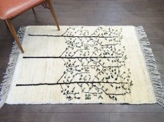 画像3: 新品 ペルシャ ギャッベ 1.2m アクセント サイズ 124 x 90 cm f173 ハンドメイド ギャベ 手織り トライバル ラグ 天然 ウール 敷物 マット カーペット クリーム 白 シンプル 木 (3)