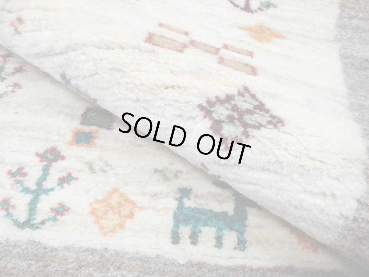 画像11: 新品 ペルシャ ギャッベ 1.2m アクセント サイズ 120 x 88 cm n211 ハンドメイド ギャベ 手織り トライバル ラグ 天然 ウール 敷物 マット カーペット クリーム 生成り マルチカラー 木 動物 (11)