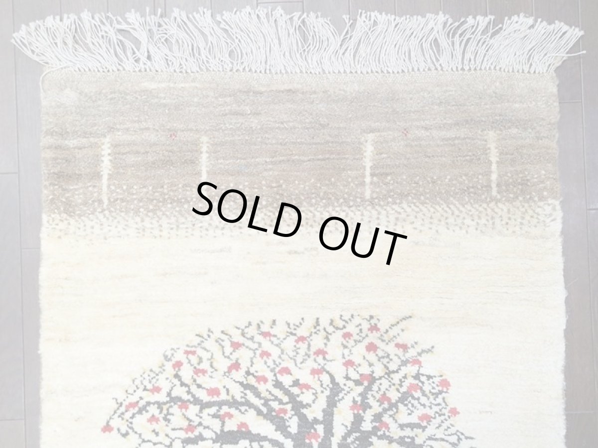 画像5: 新品 ペルシャ ギャッベ 1.2m アクセント サイズ 118 x 87 cm f183 ハンドメイド ギャベ 手織り トライバル ラグ 天然 ウール 敷物 マット カーペット クリーム ザクロ 木 動物 風景 (5)