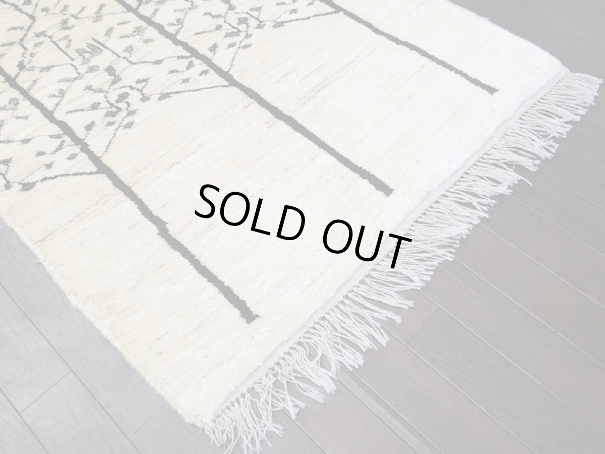 画像8: 新品 ペルシャ ギャッベ 1.2m アクセント サイズ 124 x 90 cm f173 ハンドメイド ギャベ 手織り トライバル ラグ 天然 ウール 敷物 マット カーペット クリーム 白 シンプル 木 (8)