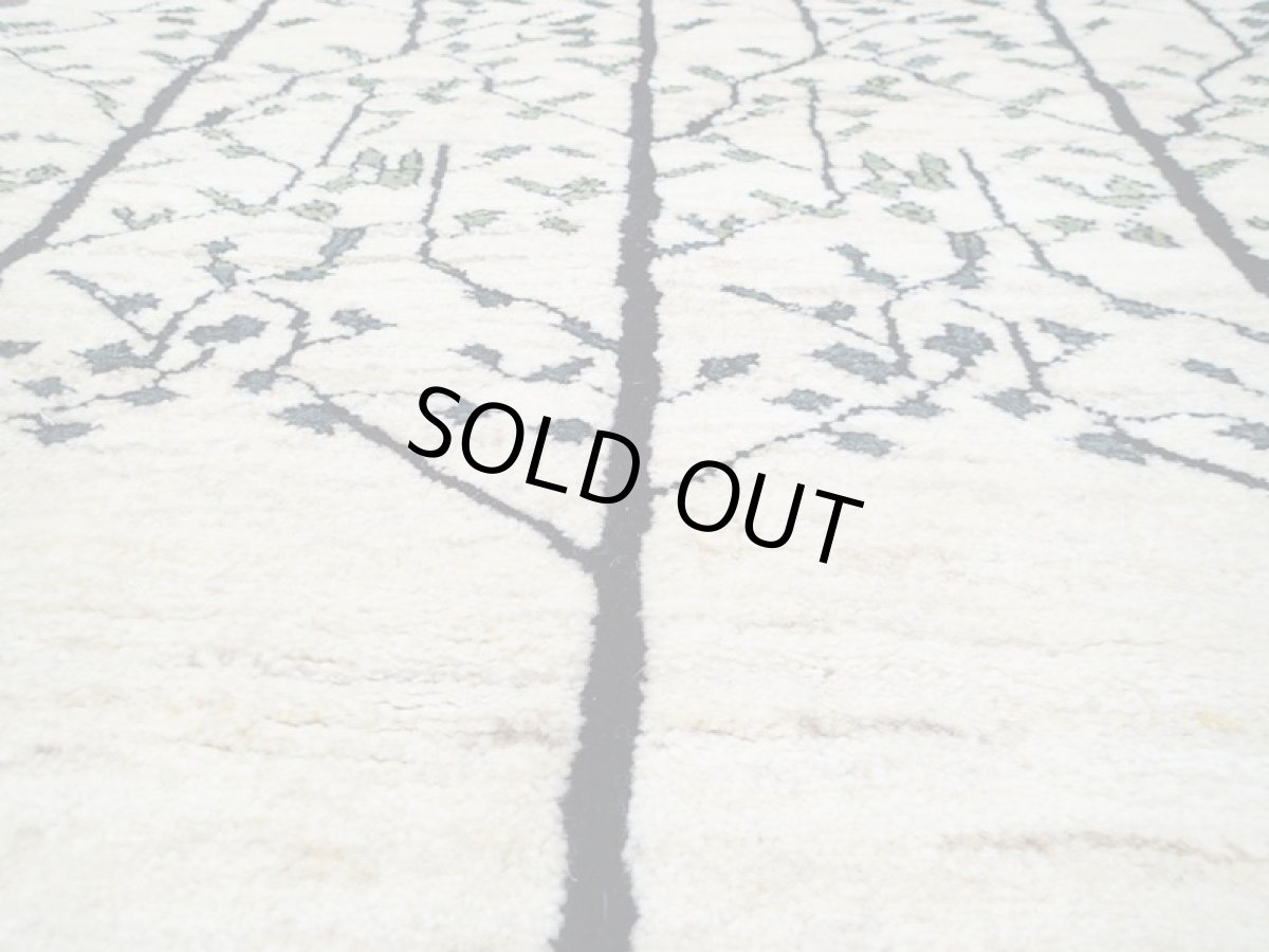 画像9: 新品 ペルシャ ギャッベ 1.2m アクセント サイズ 124 x 90 cm f173 ハンドメイド ギャベ 手織り トライバル ラグ 天然 ウール 敷物 マット カーペット クリーム 白 シンプル 木 (9)