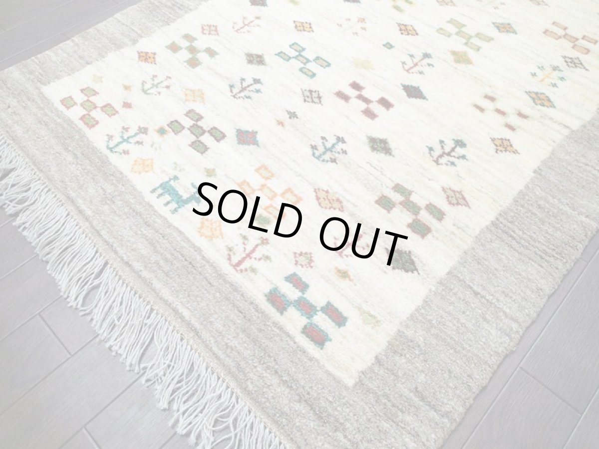 画像8: 新品 ペルシャ ギャッベ 1.2m アクセント サイズ 120 x 88 cm n211 ハンドメイド ギャベ 手織り トライバル ラグ 天然 ウール 敷物 マット カーペット クリーム 生成り マルチカラー 木 動物 (8)