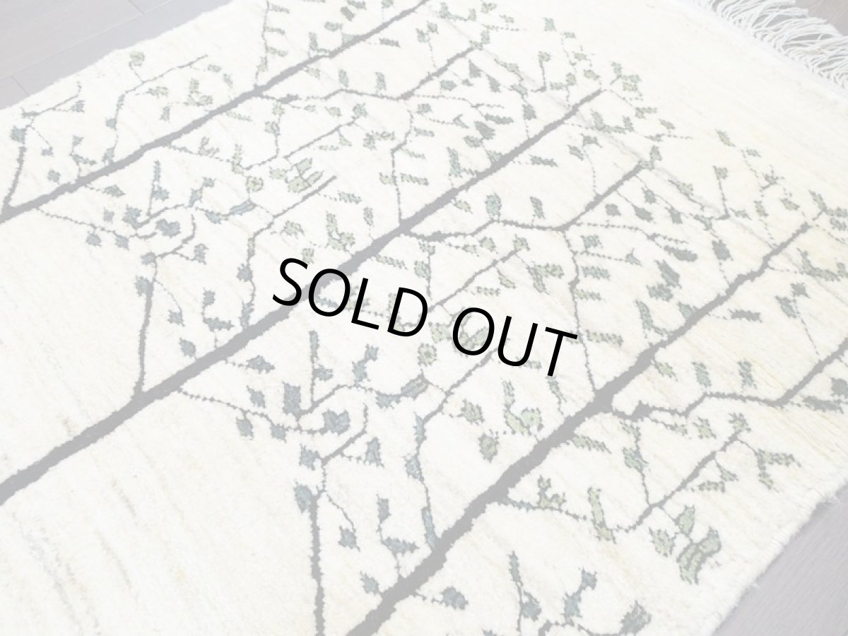 画像7: 新品 ペルシャ ギャッベ 1.2m アクセント サイズ 124 x 90 cm f173 ハンドメイド ギャベ 手織り トライバル ラグ 天然 ウール 敷物 マット カーペット クリーム 白 シンプル 木 (7)