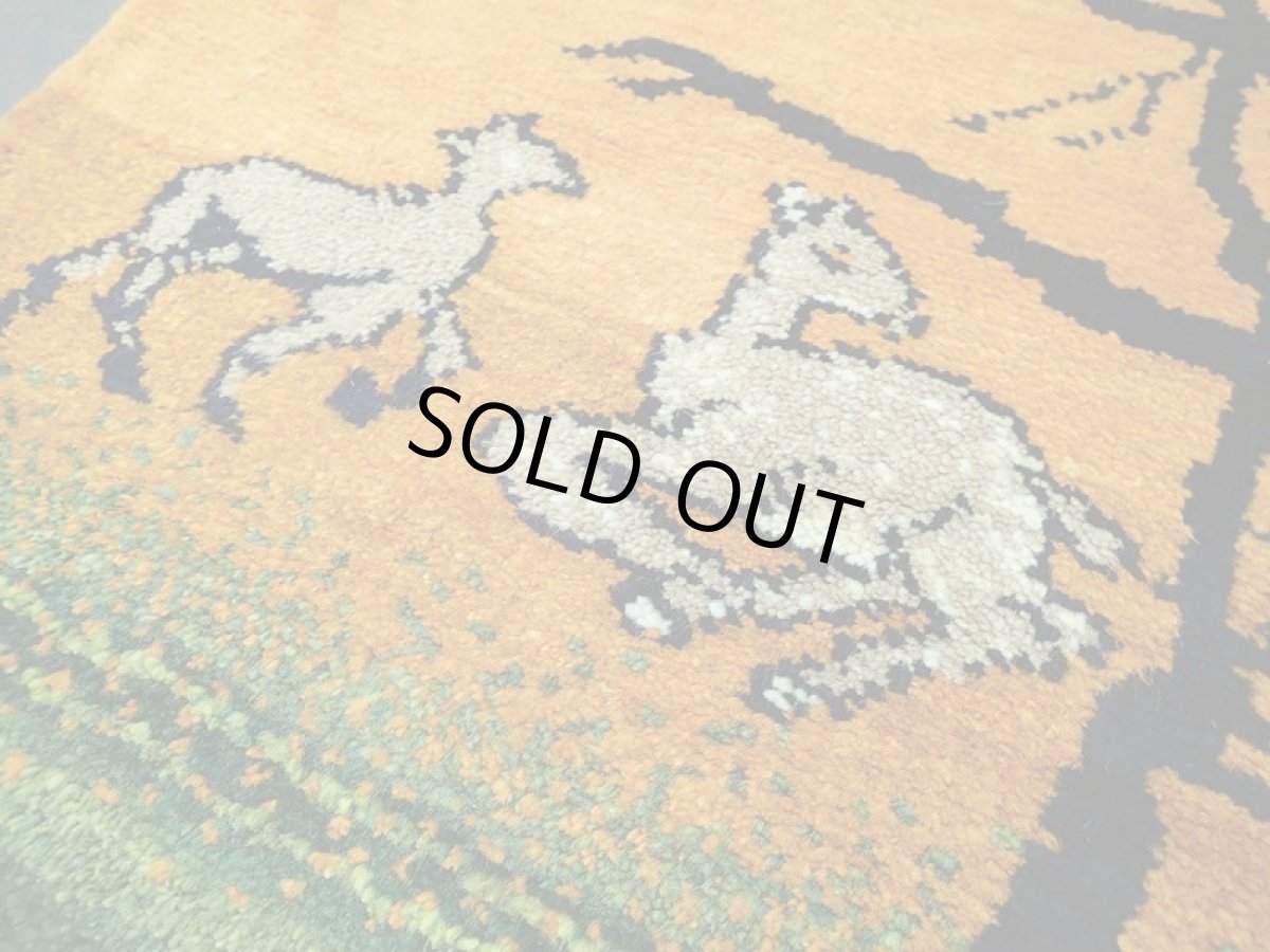 画像10: 新品 ペルシャ ギャッベ 1.2m アクセント サイズ 115 x 84 cm n216 ハンドメイド ギャベ 手織り トライバル ラグ 天然 ウール 敷物 マット カーペット 赤 オレンジ 緑 カラフル ラスタカラー 木 動物 夕焼け 風景 (10)