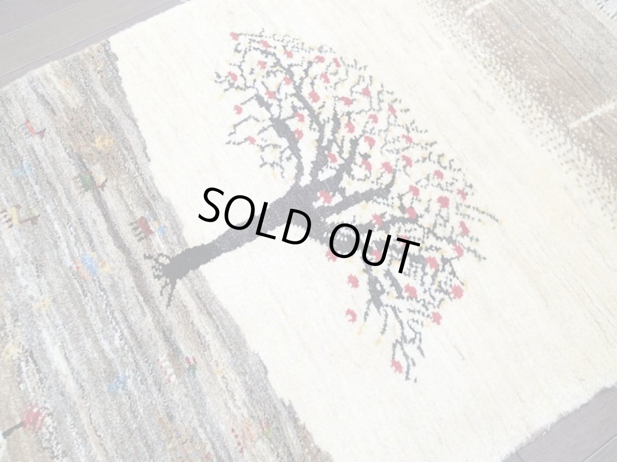 画像6: 新品 ペルシャ ギャッベ 1.2m アクセント サイズ 118 x 87 cm f183 ハンドメイド ギャベ 手織り トライバル ラグ 天然 ウール 敷物 マット カーペット クリーム ザクロ 木 動物 風景 (6)