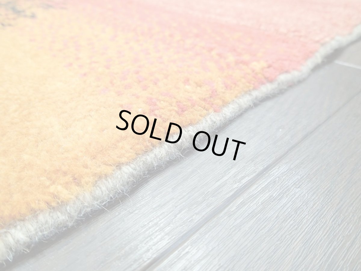 画像8: 新品 ペルシャ ギャッベ 1.2m アクセント サイズ 115 x 84 cm n216 ハンドメイド ギャベ 手織り トライバル ラグ 天然 ウール 敷物 マット カーペット 赤 オレンジ 緑 カラフル ラスタカラー 木 動物 夕焼け 風景 (8)