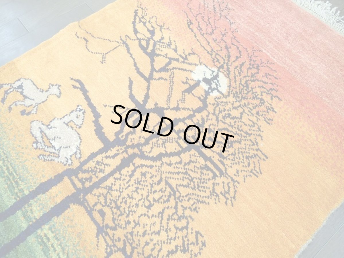 画像6: 新品 ペルシャ ギャッベ 1.2m アクセント サイズ 115 x 84 cm n216 ハンドメイド ギャベ 手織り トライバル ラグ 天然 ウール 敷物 マット カーペット 赤 オレンジ 緑 カラフル ラスタカラー 木 動物 夕焼け 風景 (6)