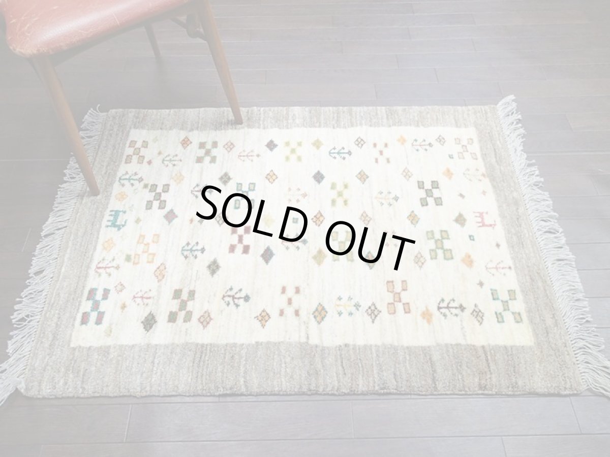 画像3: 新品 ペルシャ ギャッベ 1.2m アクセント サイズ 120 x 88 cm n211 ハンドメイド ギャベ 手織り トライバル ラグ 天然 ウール 敷物 マット カーペット クリーム 生成り マルチカラー 木 動物 (3)