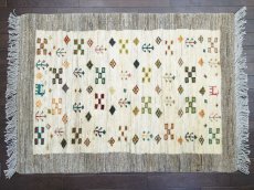 画像2: 新品 ペルシャ ギャッベ 1.2m アクセント サイズ 120 x 88 cm n211 ハンドメイド ギャベ 手織り トライバル ラグ 天然 ウール 敷物 マット カーペット クリーム 生成り マルチカラー 木 動物 (2)