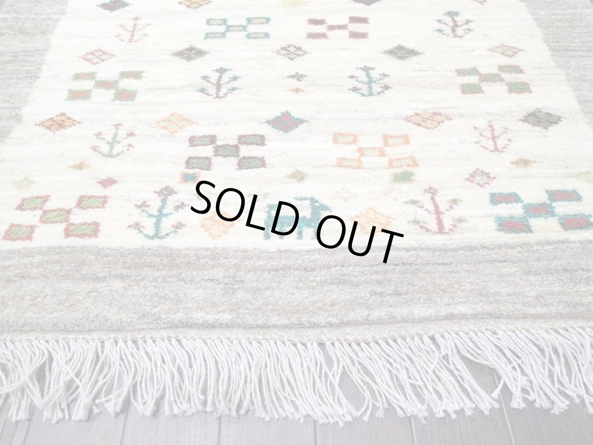 画像9: 新品 ペルシャ ギャッベ 1.2m アクセント サイズ 120 x 88 cm n211 ハンドメイド ギャベ 手織り トライバル ラグ 天然 ウール 敷物 マット カーペット クリーム 生成り マルチカラー 木 動物 (9)