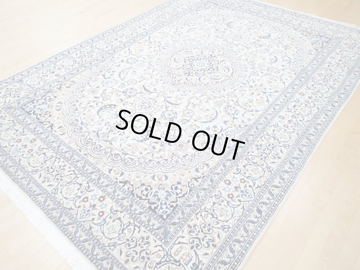 画像5: 美品 ペルシャ 絨毯 ナイン 9la 3.4m リビング ダイニング 大判 サイズ 340 x 245 cm n237 ウール シルク 手織り ラグ ハンドメイド カーペット 敷物 クラシック スタイル クリーム アイボリー 生成り 白 青 ヴィンテージ (5)