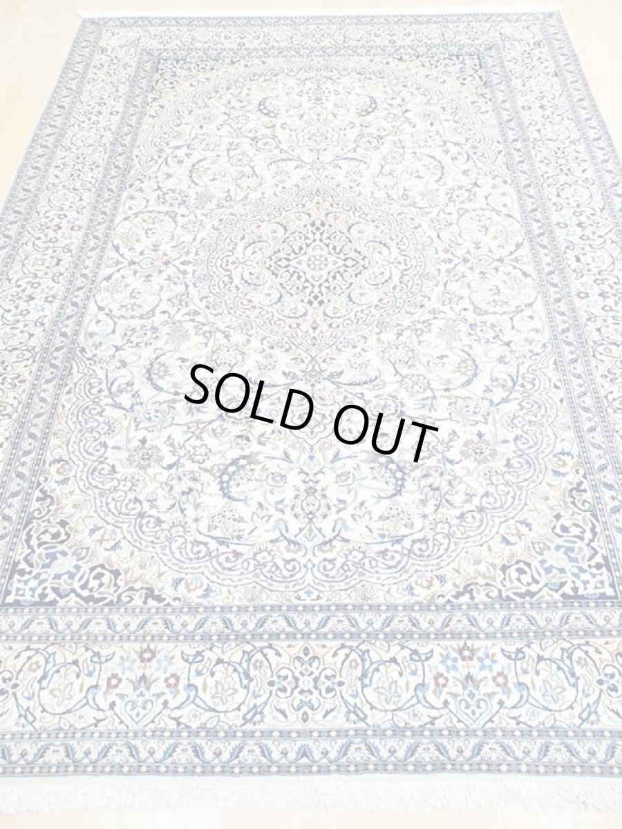 画像6: 美品 ペルシャ 絨毯 ナイン 9la 3.4m リビング ダイニング 大判 サイズ 340 x 245 cm n237 ウール シルク 手織り ラグ ハンドメイド カーペット 敷物 クラシック スタイル クリーム アイボリー 生成り 白 青 ヴィンテージ (6)