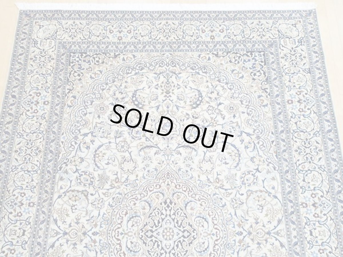 画像7: 美品 ペルシャ 絨毯 ナイン 9la 3.4m リビング ダイニング 大判 サイズ 340 x 245 cm n237 ウール シルク 手織り ラグ ハンドメイド カーペット 敷物 クラシック スタイル クリーム アイボリー 生成り 白 青 ヴィンテージ (7)