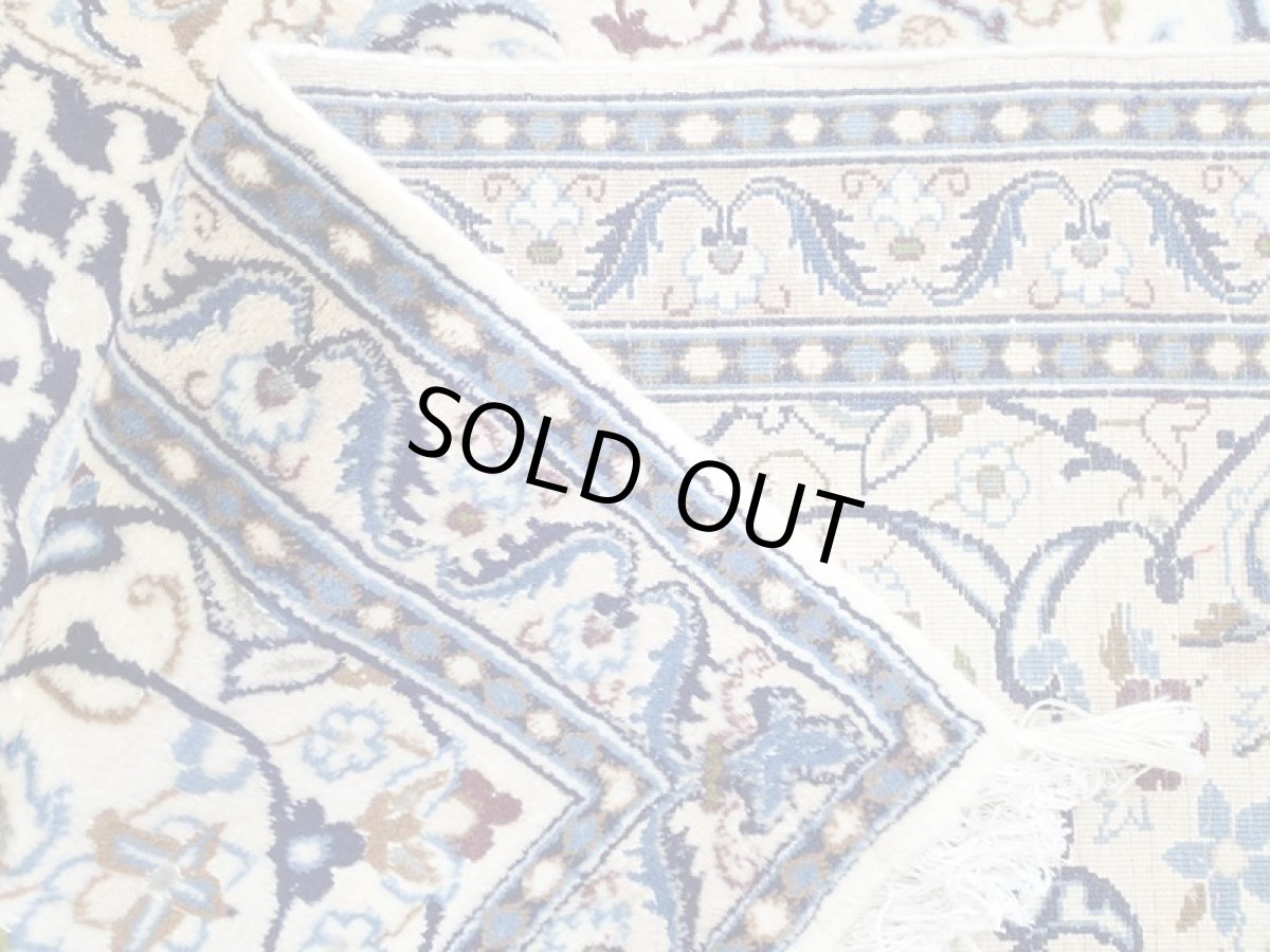 画像14: 美品 ペルシャ 絨毯 ナイン 9la 3.4m リビング ダイニング 大判 サイズ 340 x 245 cm n237 ウール シルク 手織り ラグ ハンドメイド カーペット 敷物 クラシック スタイル クリーム アイボリー 生成り 白 青 ヴィンテージ (14)