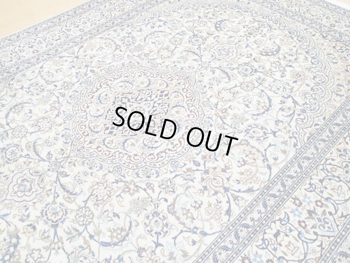 画像9: 美品 ペルシャ 絨毯 ナイン 9la 3.4m リビング ダイニング 大判 サイズ 340 x 245 cm n237 ウール シルク 手織り ラグ ハンドメイド カーペット 敷物 クラシック スタイル クリーム アイボリー 生成り 白 青 ヴィンテージ (9)
