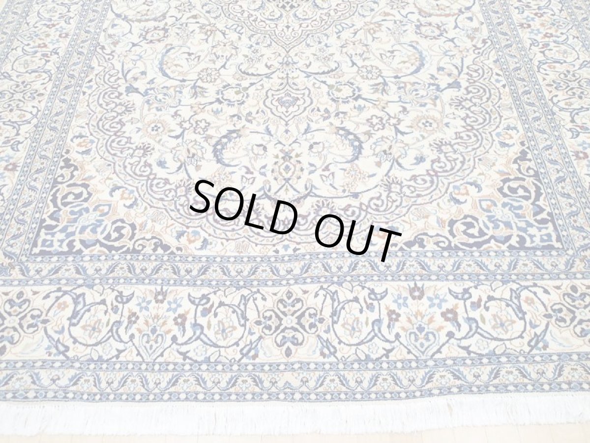 画像9: 美品 ペルシャ 絨毯 ナイン 9la 3.6m リビング ダイニング 大判 サイズ 357 x 245 cm n226 コルク ウール シルク 手織り ラグ ハンドメイド カーペット 敷物 クラシック スタイル クリーム アイボリー 生成り 白 青 ヴィンテージ (9)