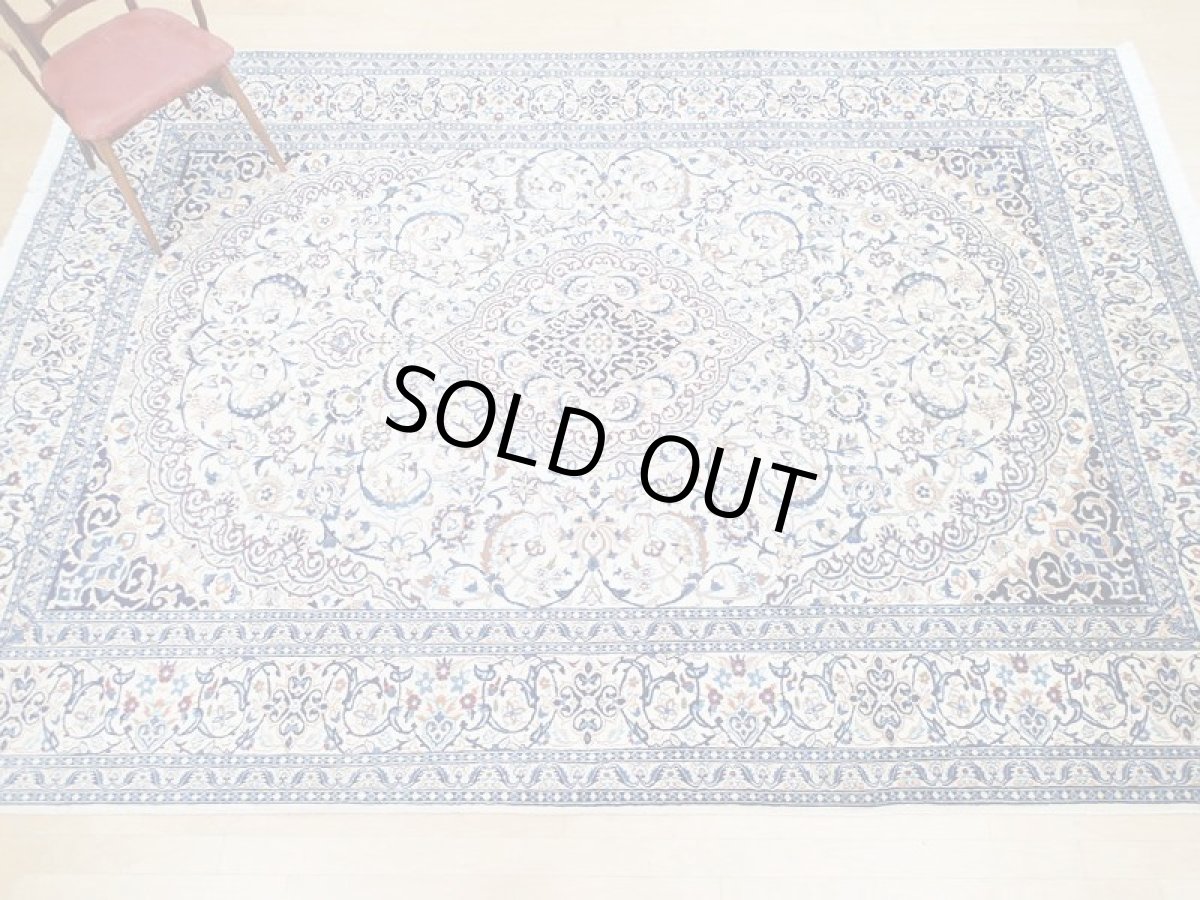 画像4: 美品 ペルシャ 絨毯 ナイン 9la 3.6m リビング ダイニング 大判 サイズ 357 x 245 cm n226 コルク ウール シルク 手織り ラグ ハンドメイド カーペット 敷物 クラシック スタイル クリーム アイボリー 生成り 白 青 ヴィンテージ (4)