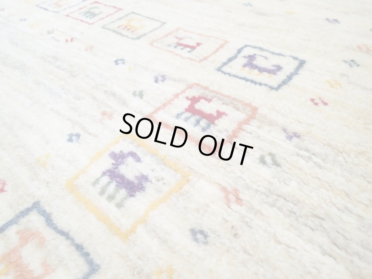 画像12: 新品 ペルシャ ギャッベ 1.3m アクセント サイズ 125 x 88 cm n209 ハンドメイド ギャベ 手織り トライバル ラグ 天然 ウール 敷物 マット カーペット クリーム 生成り マルチカラー 動物 (12)