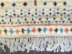 画像10: 新品 ペルシャ ギャッベ 1.2m アクセント サイズ 114 x 83 cm n214 ハンドメイド ギャベ 手織り トライバル ラグ 天然 ウール 敷物 マット カーペット クリーム 生成り マルチカラー 木 (10)