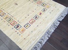 画像8: 新品 ペルシャ ギャッベ 1.3m アクセント サイズ 125 x 88 cm n209 ハンドメイド ギャベ 手織り トライバル ラグ 天然 ウール 敷物 マット カーペット クリーム 生成り マルチカラー 動物 (8)