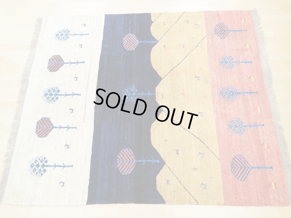 画像3: 新品 ペルシャ ギャッベ 2.5m リビング ダイニング サイズ 244 x 204 cm n214 ハンドメイド ギャベ 手織り トライバル ラグ 天然 ウール 敷物 マット カーペット クリーム 紺 動物 風景 (3)