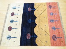 画像3: 新品 ペルシャ ギャッベ 2.5m リビング ダイニング サイズ 244 x 204 cm n214 ハンドメイド ギャベ 手織り トライバル ラグ 天然 ウール 敷物 マット カーペット クリーム 紺 動物 風景 (3)