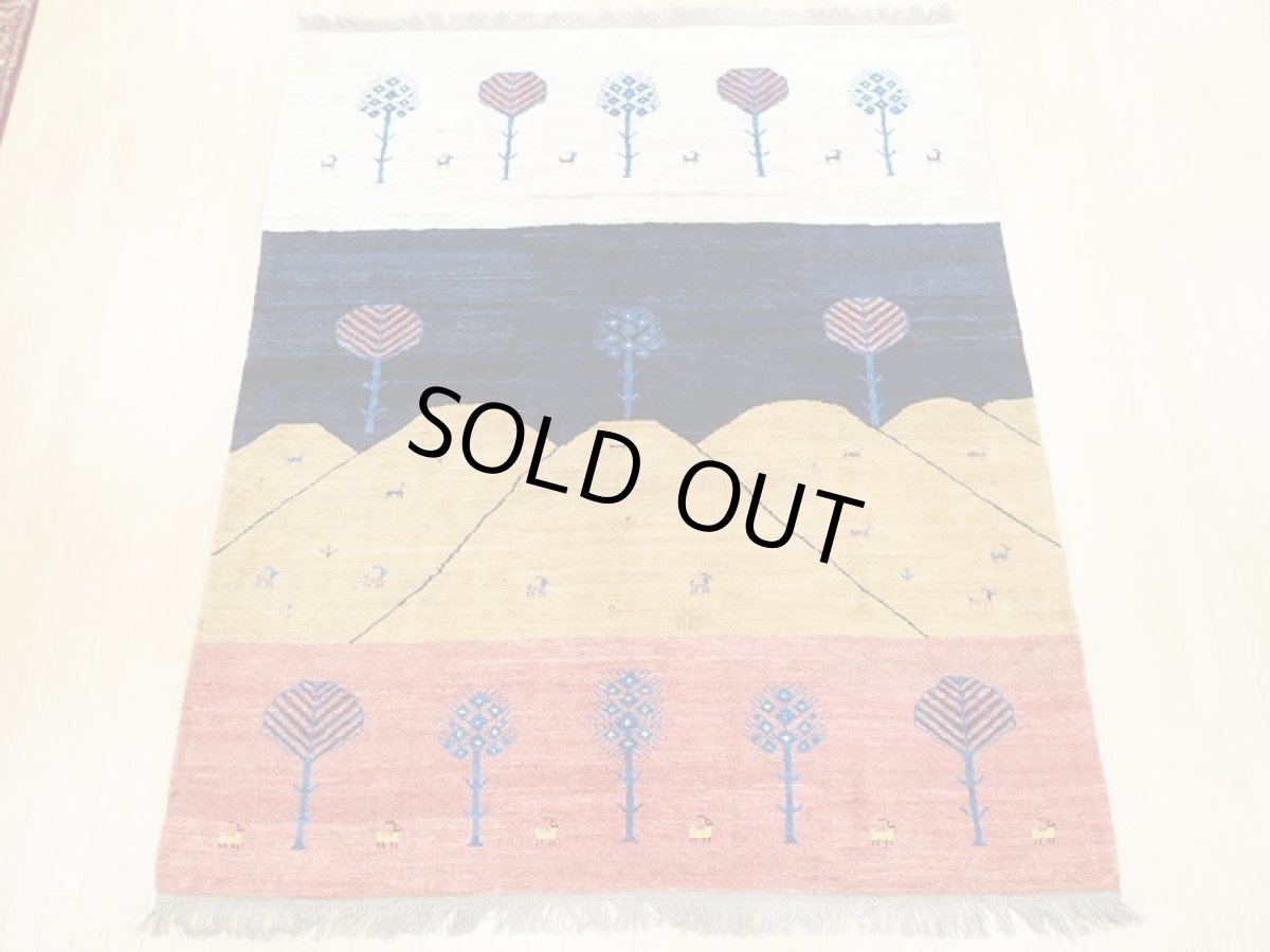 画像2: 新品 ペルシャ ギャッベ 2.5m リビング ダイニング サイズ 244 x 204 cm n214 ハンドメイド ギャベ 手織り トライバル ラグ 天然 ウール 敷物 マット カーペット クリーム 紺 動物 風景 (2)