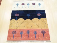 画像2: 新品 ペルシャ ギャッベ 2.5m リビング ダイニング サイズ 244 x 204 cm n214 ハンドメイド ギャベ 手織り トライバル ラグ 天然 ウール 敷物 マット カーペット クリーム 紺 動物 風景 (2)