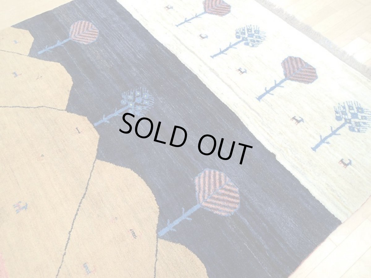 画像8: 新品 ペルシャ ギャッベ 2.5m リビング ダイニング サイズ 244 x 204 cm n214 ハンドメイド ギャベ 手織り トライバル ラグ 天然 ウール 敷物 マット カーペット クリーム 紺 動物 風景 (8)