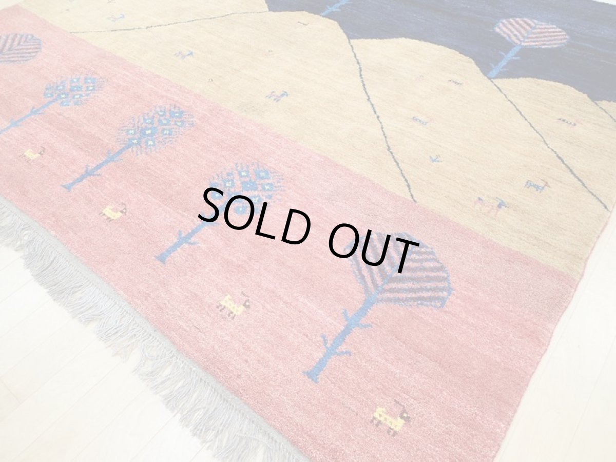 画像9: 新品 ペルシャ ギャッベ 2.5m リビング ダイニング サイズ 244 x 204 cm n214 ハンドメイド ギャベ 手織り トライバル ラグ 天然 ウール 敷物 マット カーペット クリーム 紺 動物 風景 (9)