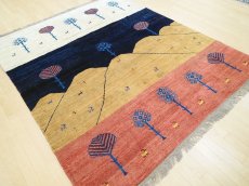 画像7: 新品 ペルシャ ギャッベ 2.5m リビング ダイニング サイズ 244 x 204 cm n214 ハンドメイド ギャベ 手織り トライバル ラグ 天然 ウール 敷物 マット カーペット クリーム 紺 動物 風景 (7)