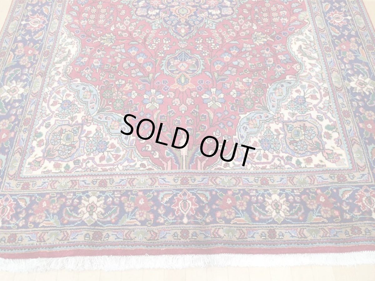 画像8: オールド ペルシャ 絨毯 タブリーズ 3m リビング ダイニング 大判 サイズ  305 x 202cm P104 手織り トライバル ラグ 天然 ウール 敷物 マット カーペット 紺 赤 メダリオン 草木 花 柄 ヴィンテージ ビンテージ OLD (8)